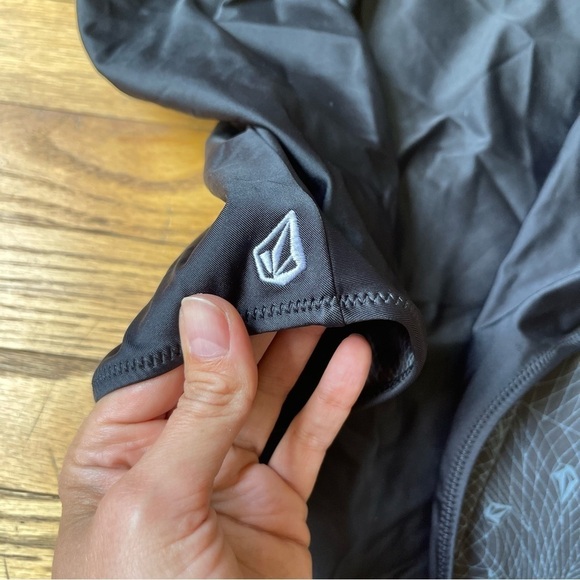 NEW Volcom Simply Solid One Piece Skimpy Swimsuit Black 03032000 Size XL NWT - Picture 4 of 11